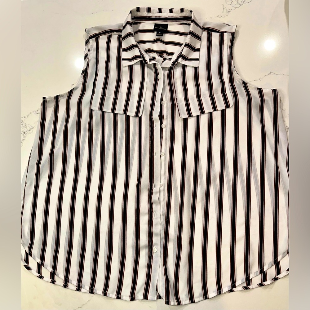 Sheer stripped button down collard tank